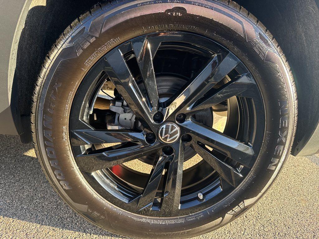 used 2025 Volkswagen Atlas Cross Sport car, priced at $43,532