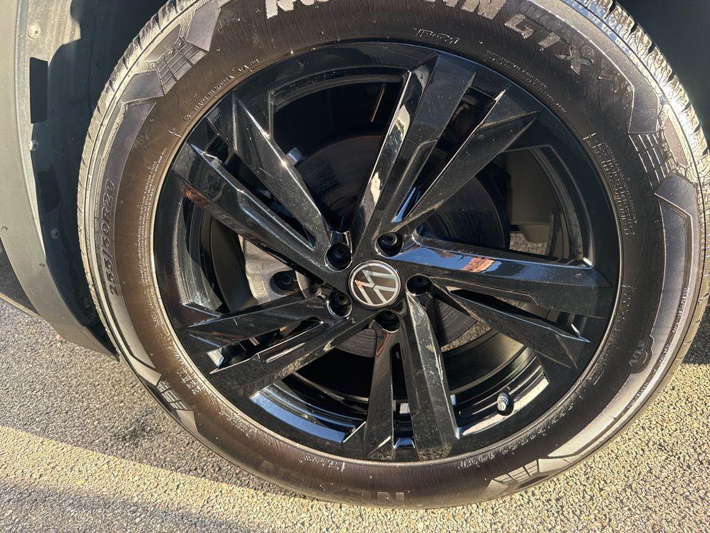 used 2025 Volkswagen Atlas Cross Sport car, priced at $43,532