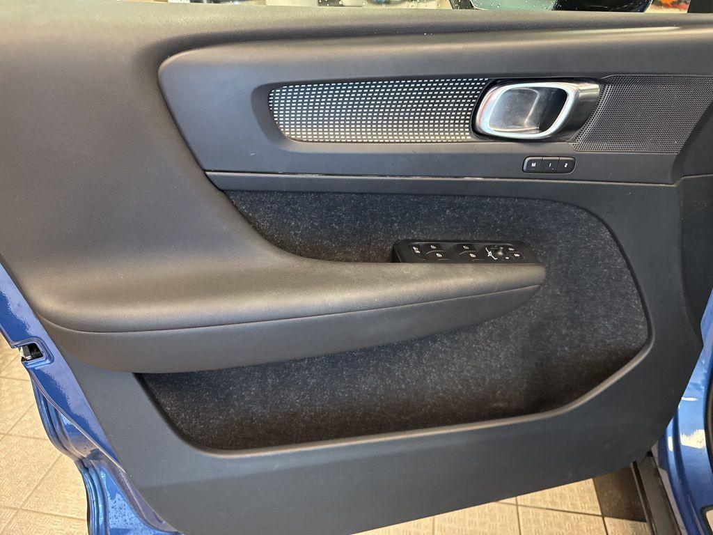 used 2020 Volvo XC40 car, priced at $26,495