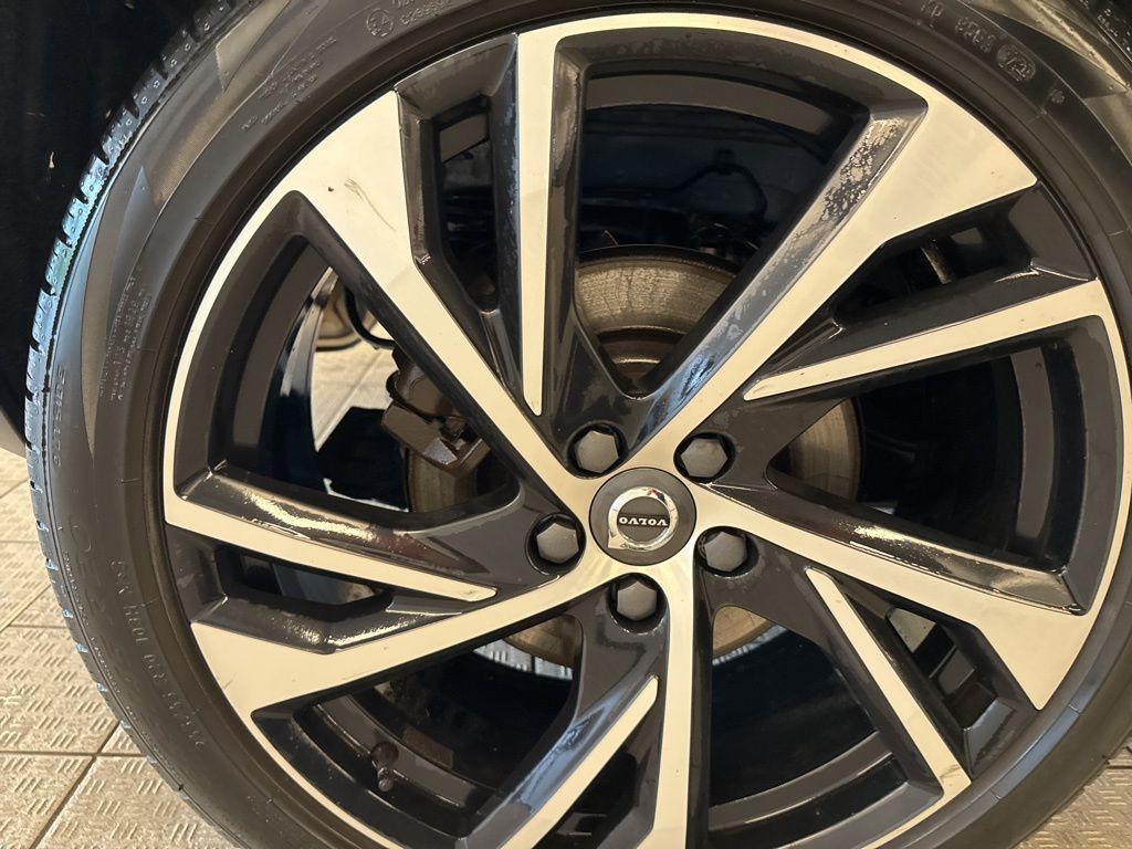 used 2020 Volvo XC40 car, priced at $26,495