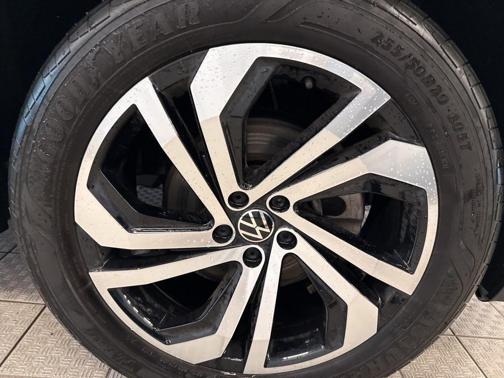used 2021 Volkswagen Atlas car, priced at $24,995