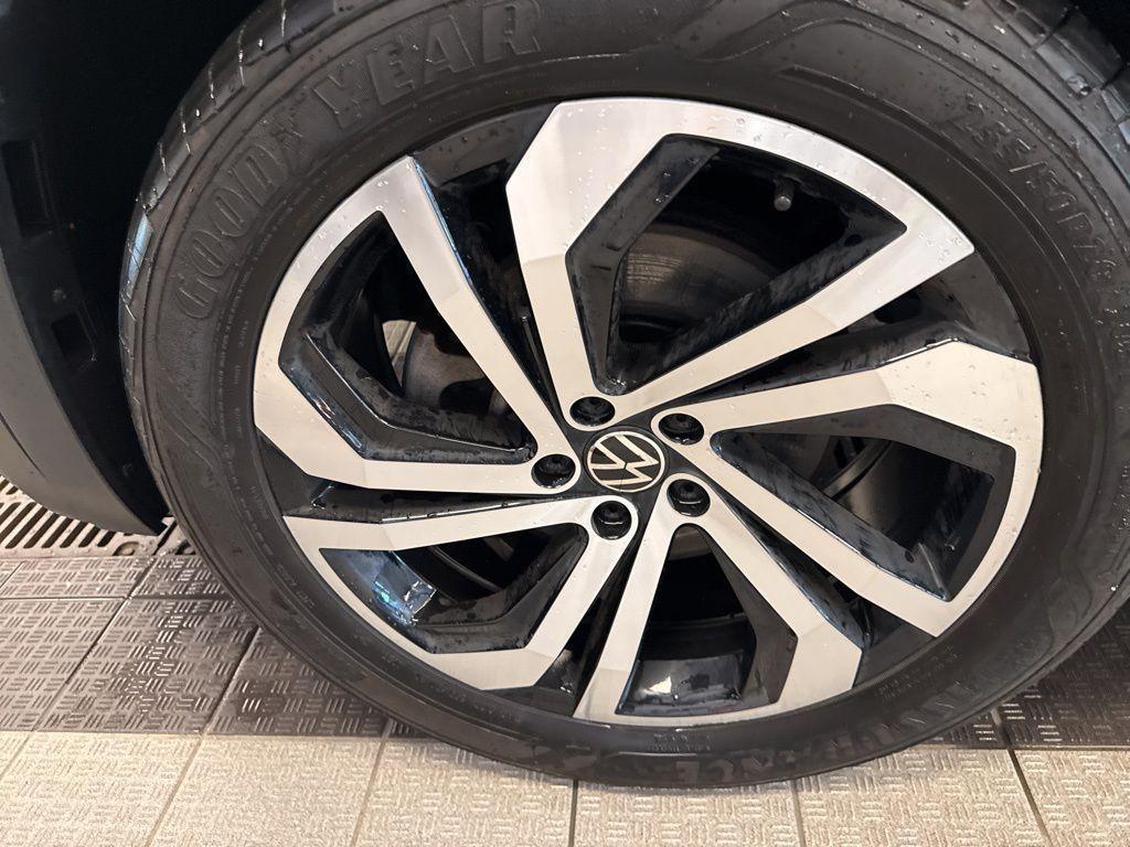 used 2021 Volkswagen Atlas car, priced at $24,995