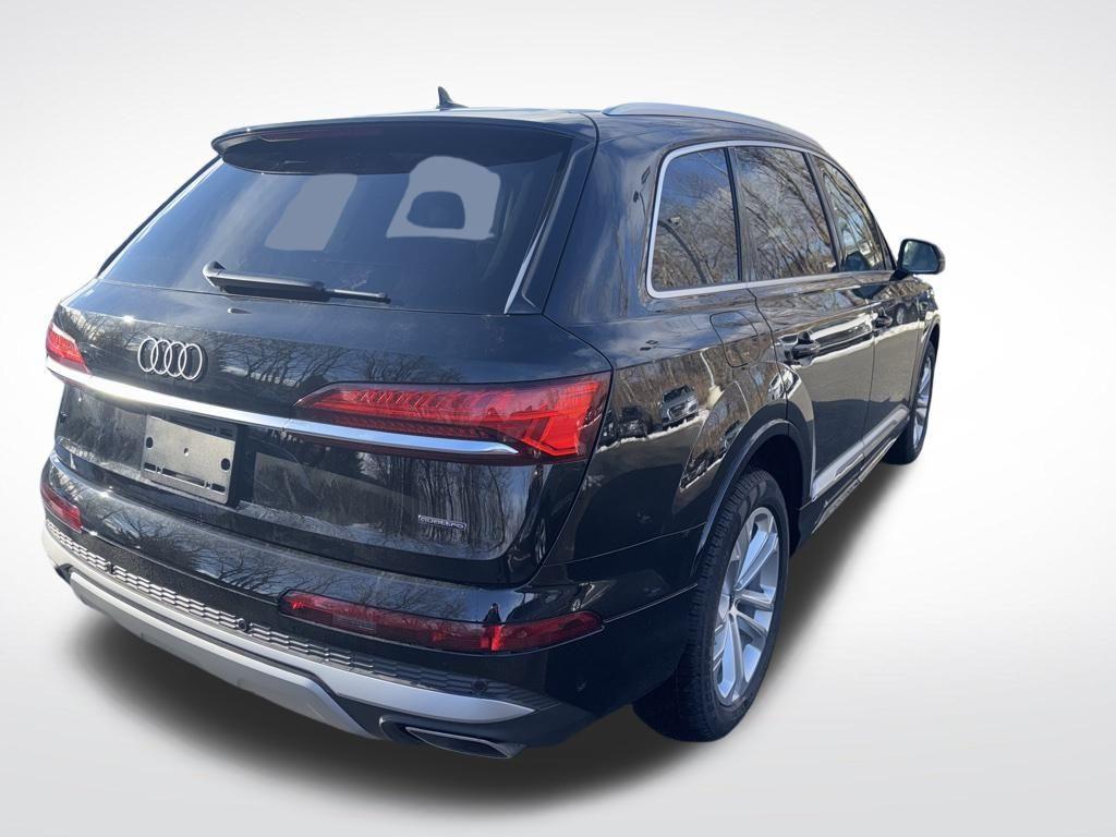 new 2025 Audi Q7 car, priced at $63,595