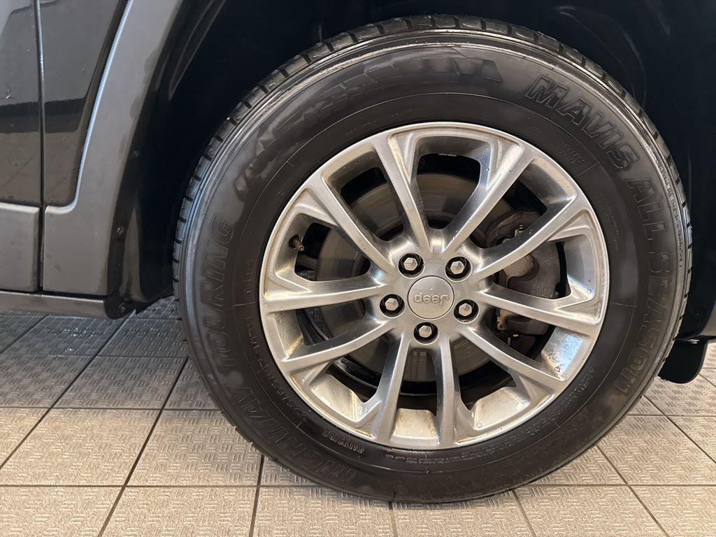 used 2020 Jeep Cherokee car, priced at $18,027