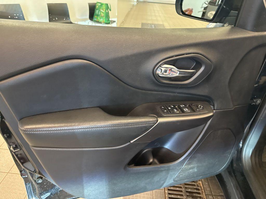 used 2020 Jeep Cherokee car, priced at $18,027