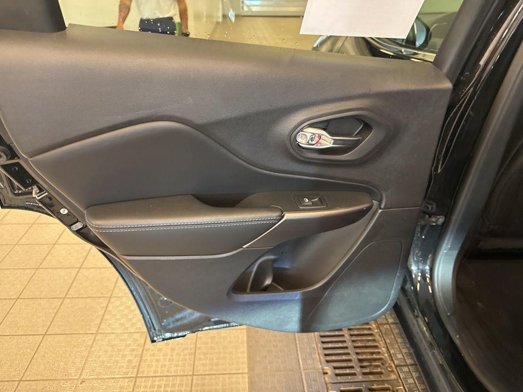 used 2020 Jeep Cherokee car, priced at $18,027