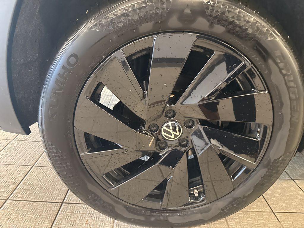 used 2024 Volkswagen Atlas Cross Sport car, priced at $33,995