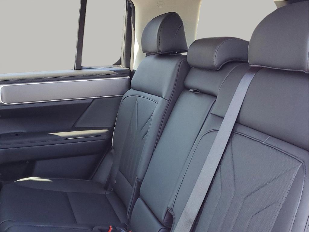 new 2025 Hyundai Santa Fe car, priced at $40,218