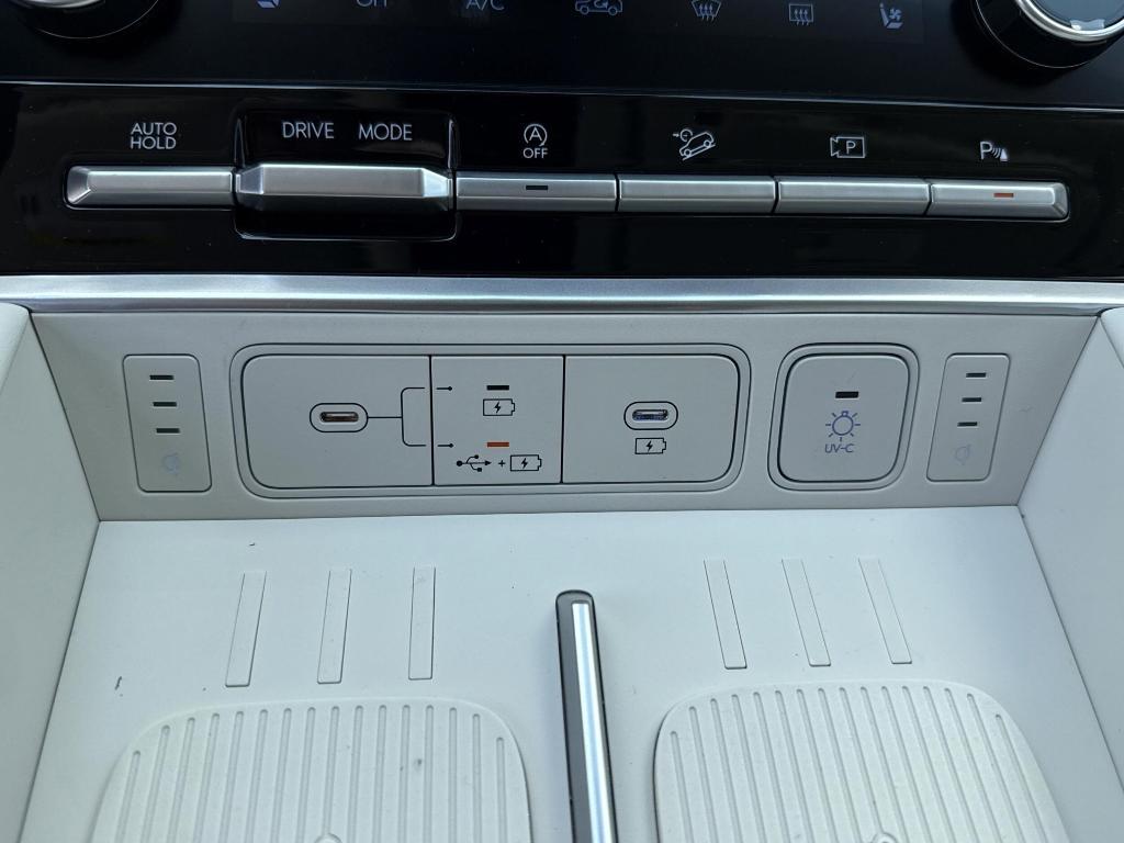 used 2025 Hyundai Santa Fe car, priced at $40,900