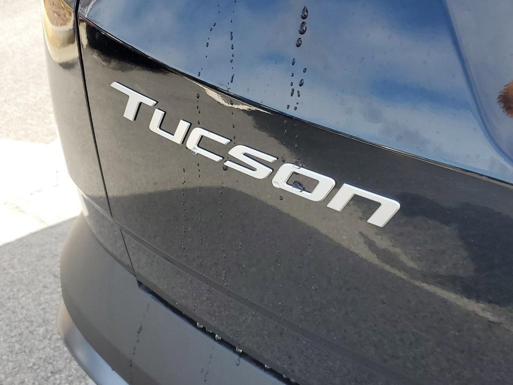 new 2025 Hyundai TUCSON Hybrid car, priced at $37,090