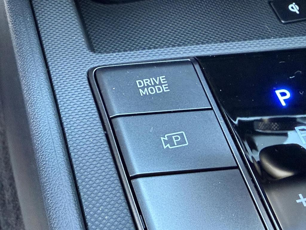 new 2025 Hyundai Elantra car, priced at $23,759