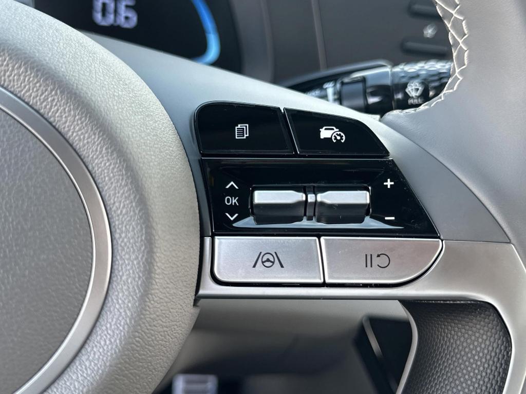new 2025 Hyundai Elantra car, priced at $24,256