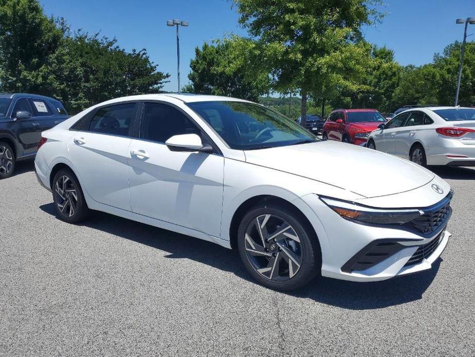 new 2024 Hyundai Elantra car, priced at $25,975