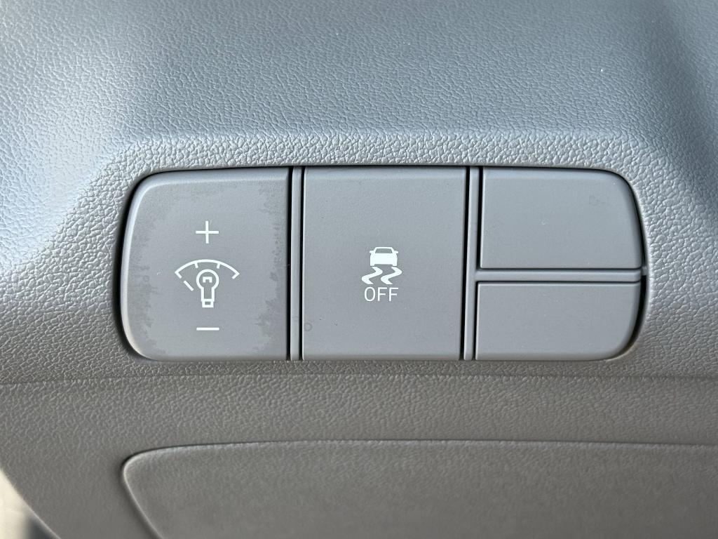 new 2025 Hyundai Elantra car, priced at $23,138
