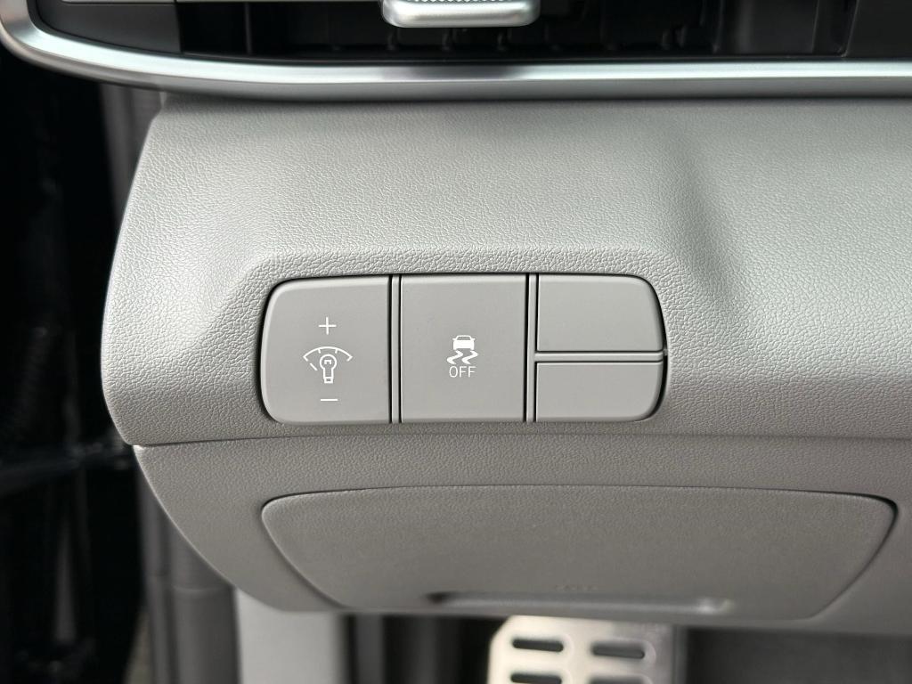 new 2025 Hyundai Elantra car, priced at $23,673