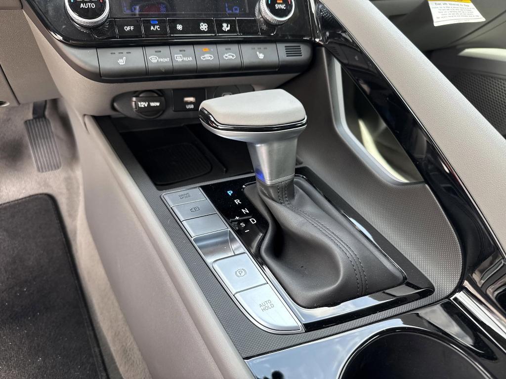 new 2024 Hyundai Elantra car, priced at $23,816