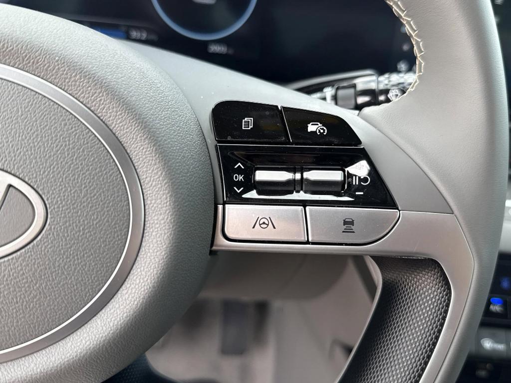 new 2024 Hyundai Elantra car, priced at $23,816