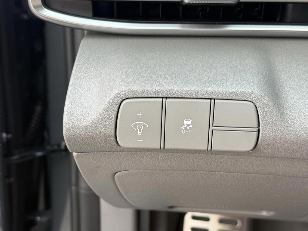new 2025 Hyundai Elantra car, priced at $23,176