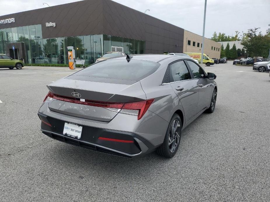 new 2024 Hyundai Elantra car, priced at $27,530