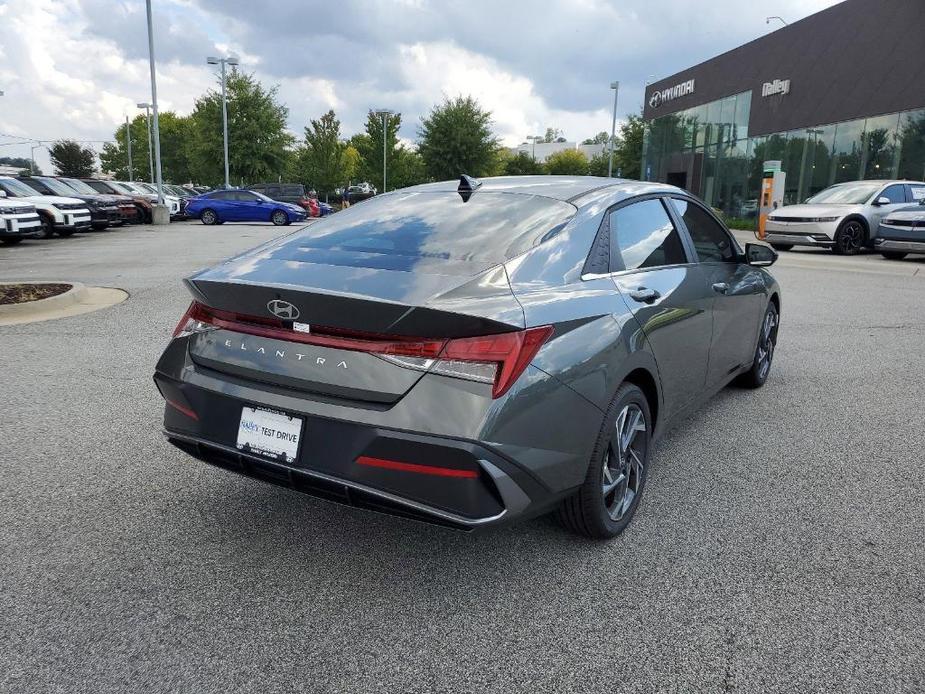 new 2025 Hyundai Elantra car, priced at $26,020