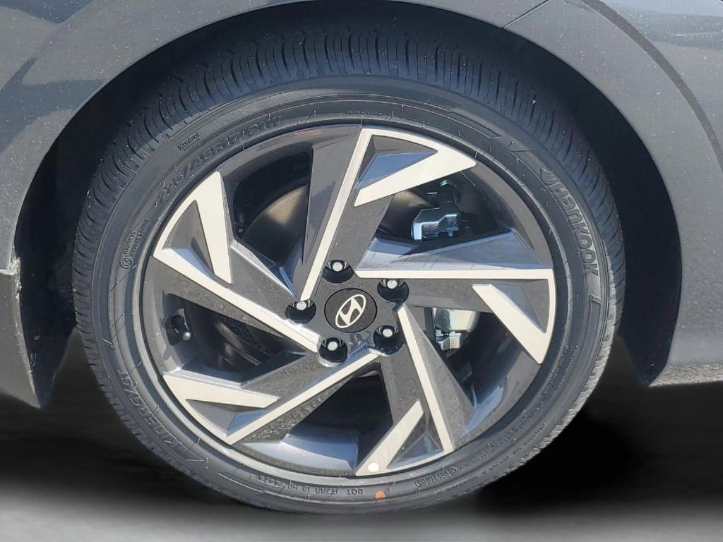 new 2025 Hyundai Elantra car, priced at $25,634