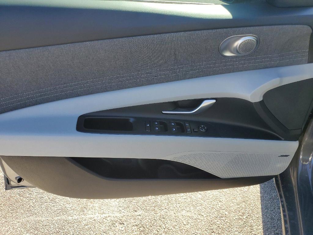 new 2025 Hyundai Elantra car, priced at $26,456