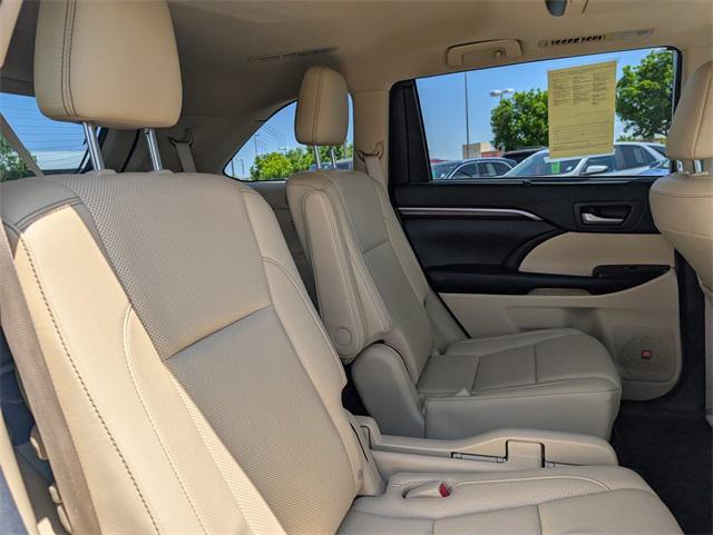 used 2016 Toyota Highlander Hybrid car, priced at $26,209