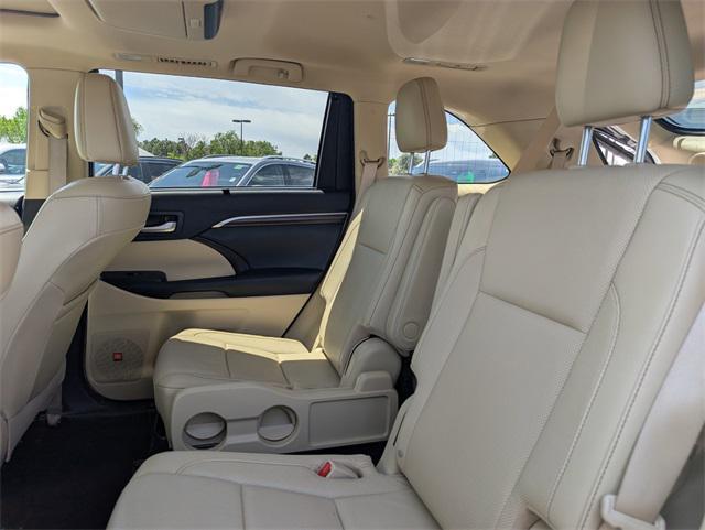 used 2016 Toyota Highlander Hybrid car, priced at $26,209