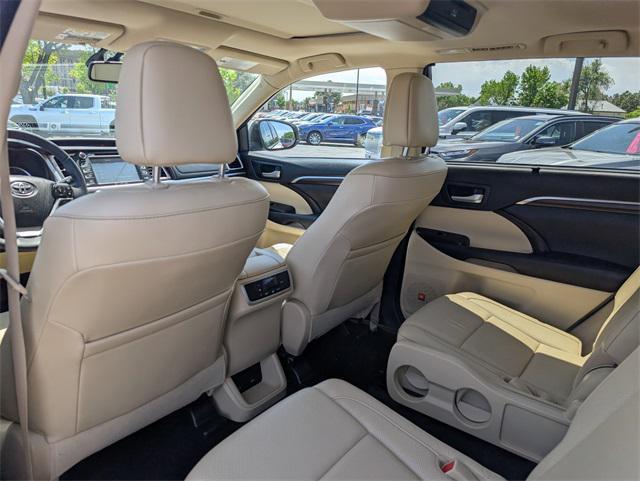 used 2016 Toyota Highlander Hybrid car, priced at $26,209
