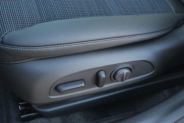 new 2025 Buick Envista car, priced at $26,419