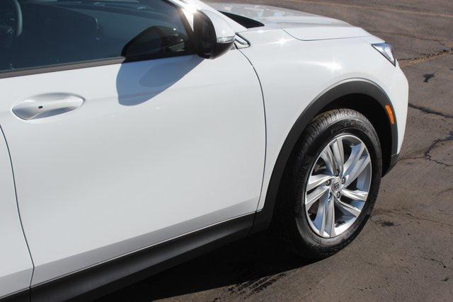 new 2025 Buick Envista car, priced at $26,419