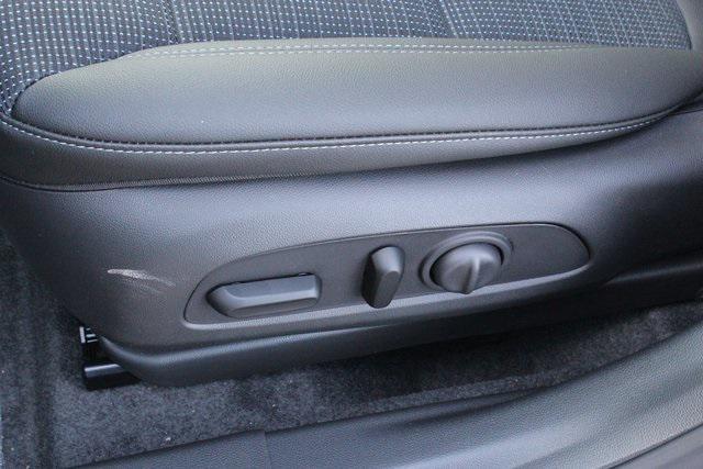 new 2025 Buick Envista car, priced at $26,914