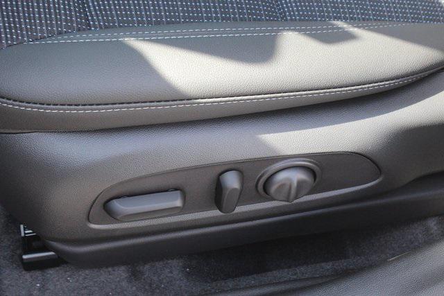 new 2025 Buick Envista car, priced at $25,942