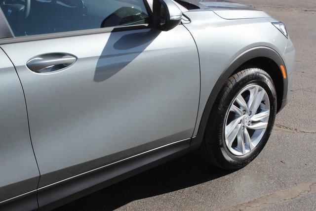 new 2025 Buick Envista car, priced at $24,729