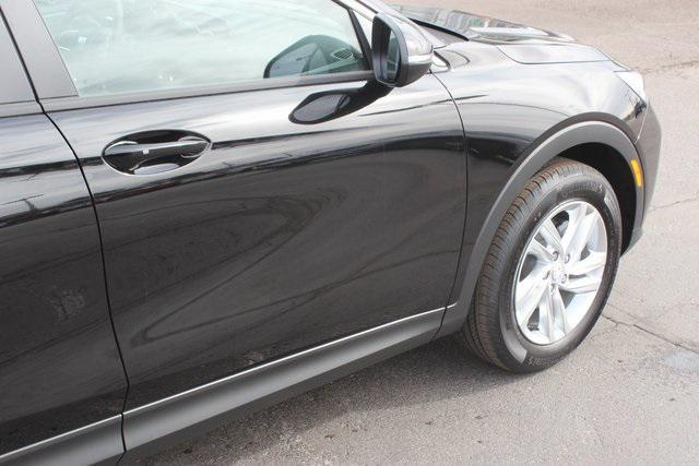 new 2025 Buick Envista car, priced at $26,369