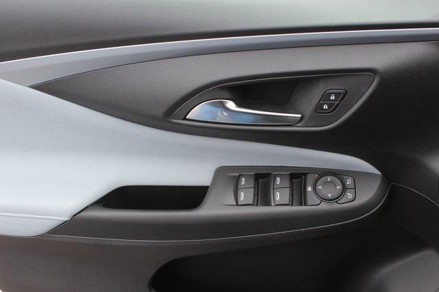 new 2025 Buick Envista car, priced at $26,369