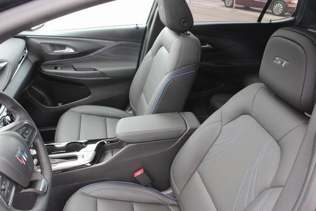 new 2025 Buick Envista car, priced at $27,212
