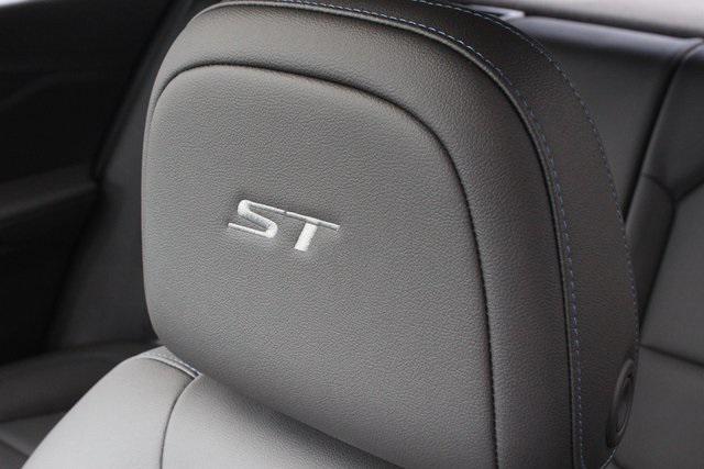 new 2025 Buick Envista car, priced at $27,212