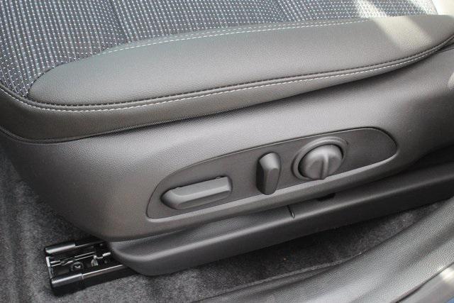 new 2025 Buick Envista car, priced at $25,724