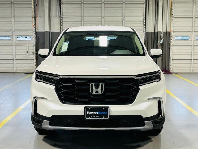 new 2025 Honda Pilot car, priced at $47,550