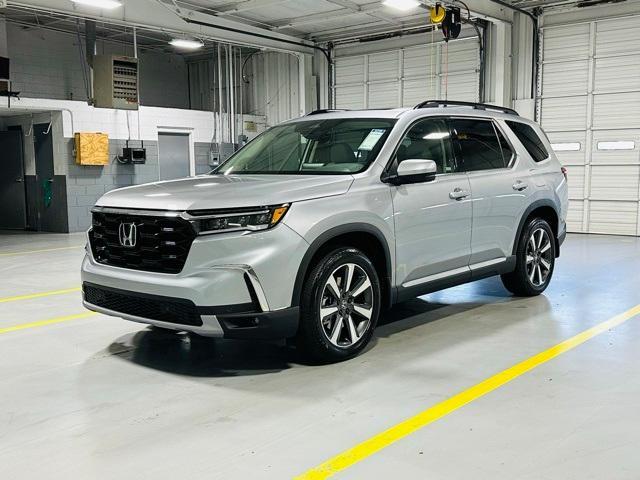 new 2025 Honda Pilot car, priced at $50,695