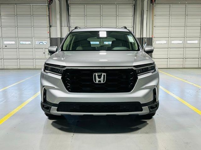 new 2025 Honda Pilot car, priced at $50,695