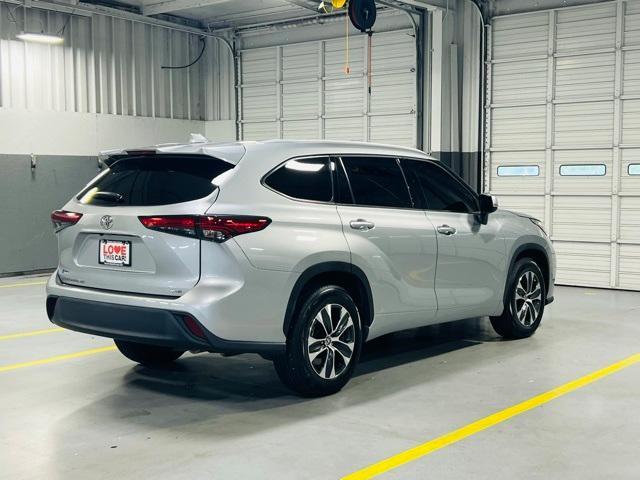 used 2022 Toyota Highlander car, priced at $28,500