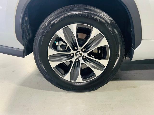 used 2022 Toyota Highlander car, priced at $28,500