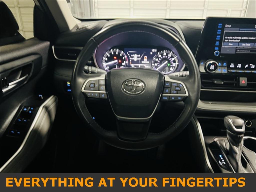 used 2022 Toyota Highlander car, priced at $28,500