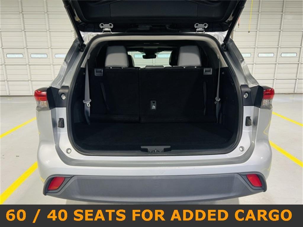 used 2022 Toyota Highlander car, priced at $28,500