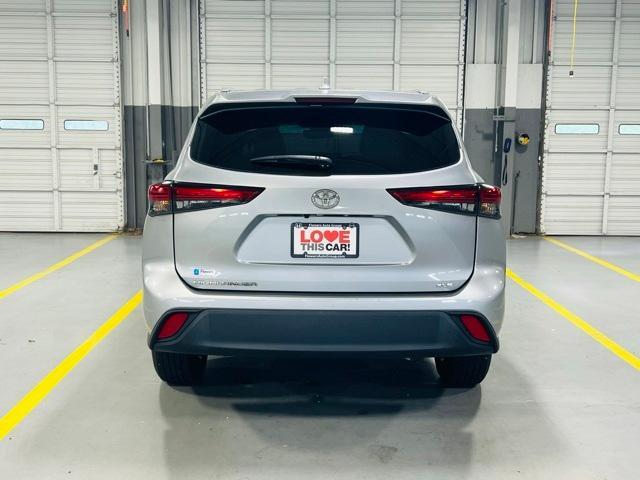 used 2022 Toyota Highlander car, priced at $28,500