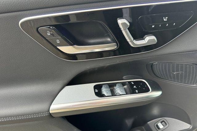 new 2025 Mercedes-Benz GLC 300 car, priced at $61,620