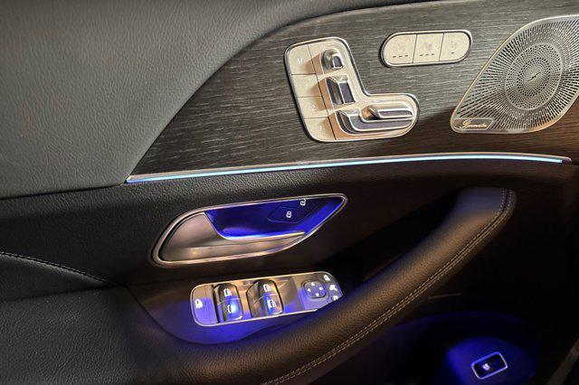 new 2025 Mercedes-Benz GLS 580 car, priced at $121,125