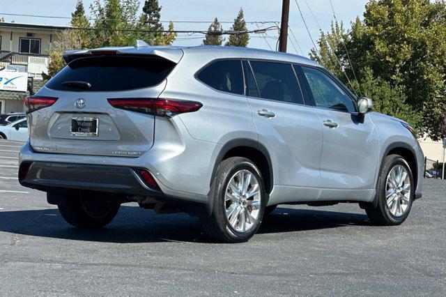 used 2022 Toyota Highlander car, priced at $35,599